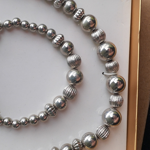 Silver colored Ball Necklace bracket and earring set comes with 3in extender - Picture 4 of 4